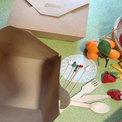 Customized Disposable Economic Friendly Kraft Paper Food Container Takeout Box With Bamboo Pick Set